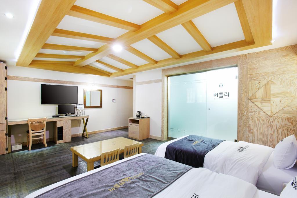 Hotel Butler Σουγόν Εξωτερικό φωτογραφία