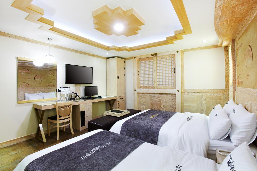 Hotel Butler Σουγόν Εξωτερικό φωτογραφία
