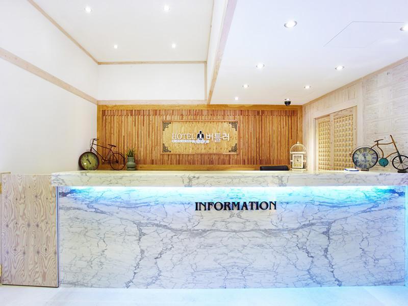 Hotel Butler Σουγόν Εξωτερικό φωτογραφία
